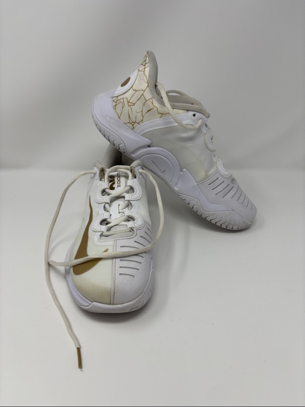 Nike | White Sneakers‎ with Gold Swoosh air zoom court DX0341-100 8.5